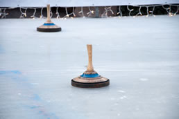 Lustiges Eisstockschießen im Salzburger Lungau